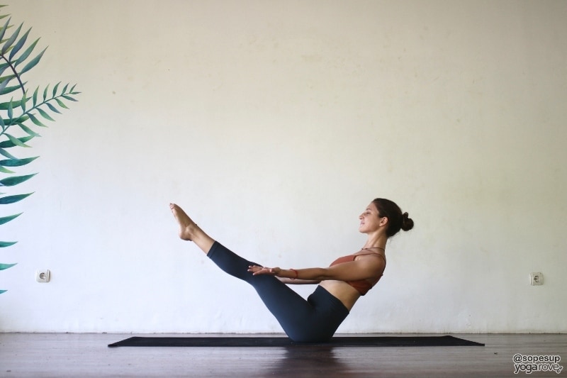 yogi practicing boat pose for muscle building