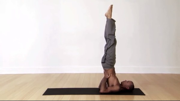 yoga instructor teaching a rocket yoga pose